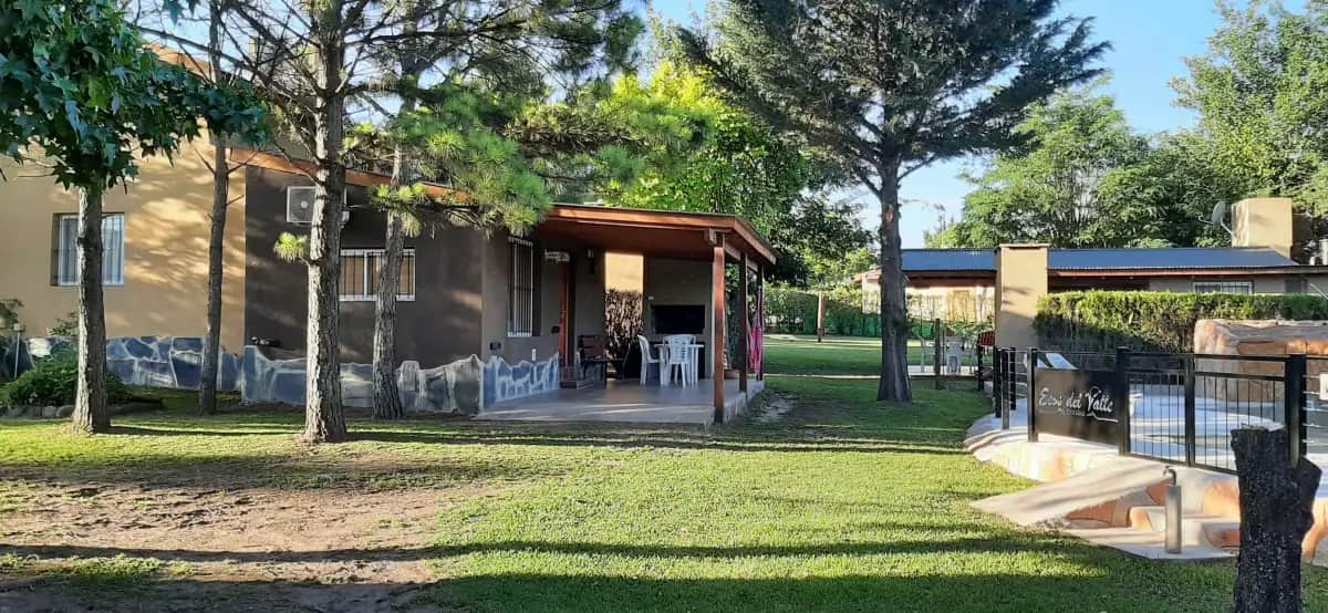 Zona de fogón en complejo de cabañas