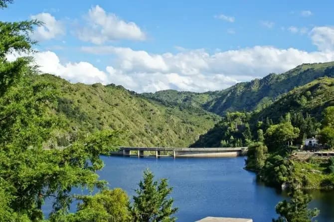 Lago Los Molinos en Calamuchita